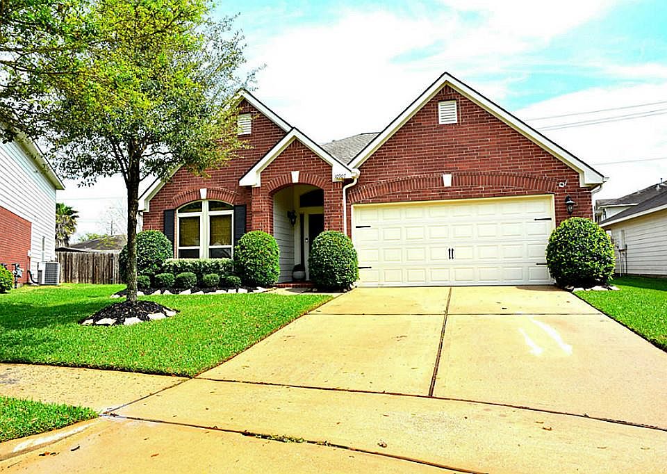 1st image of 10907 Mossy Hollow Ln