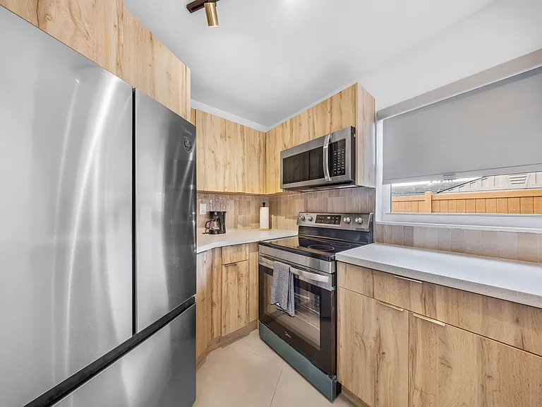 5195 NE 18th Ave #2 — Photo 7
