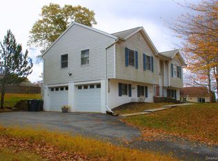 20 Chadsford Ln, Newburgh, NY 12550