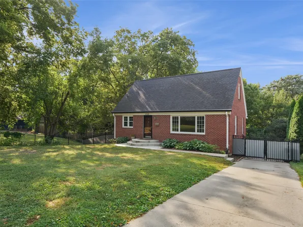 5120 Robertson Dr, Des Moines, IA 50312