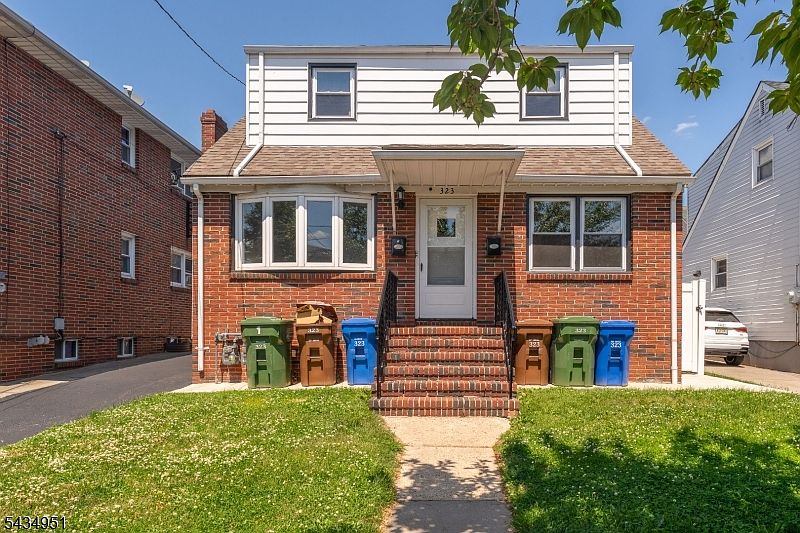 1st image of 323 S Wood Ave