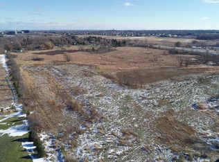 W188N5824 Clover Ln, Menomonee Falls, WI 53051