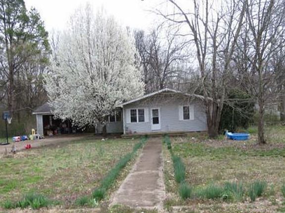 4th image of 30 Stacey Dr