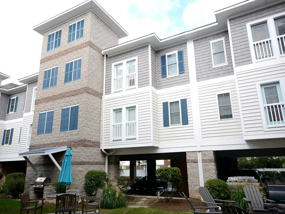 7922 Shore Dr #302