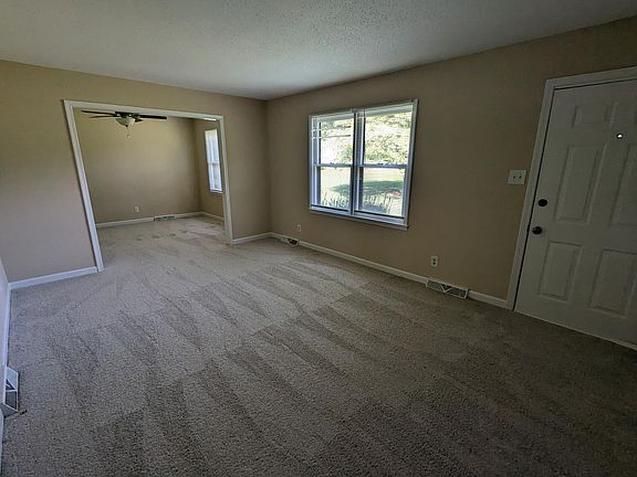 3rd image of 136 Briarwood Dr