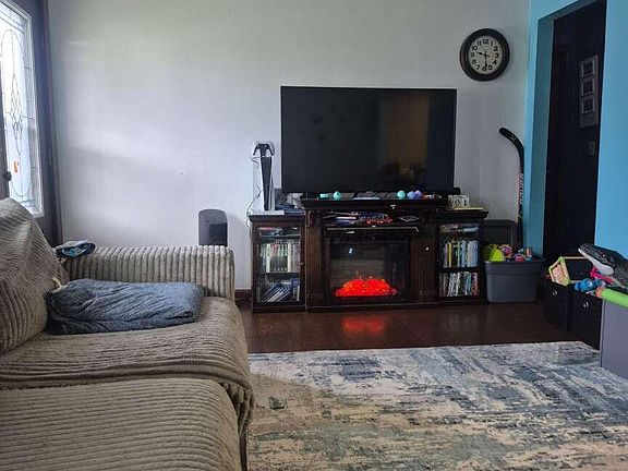 4th image of 35 Valley View Dr