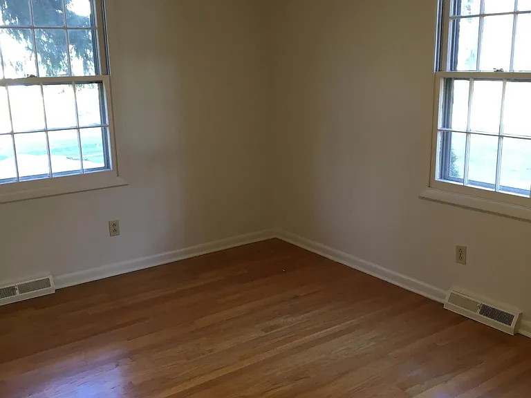 302 Kenwood Ave #1 — Photo 11
