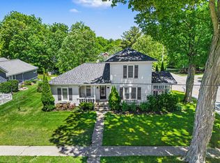 382 3rd St, Pentwater, MI 49449