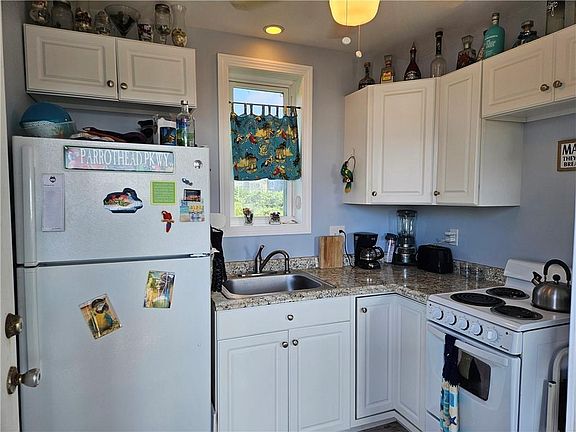 4th image of 854-L30 Matunuck Beach Rd
