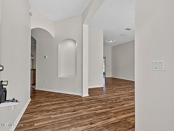 3rd image of 33 PHOENIX Lane