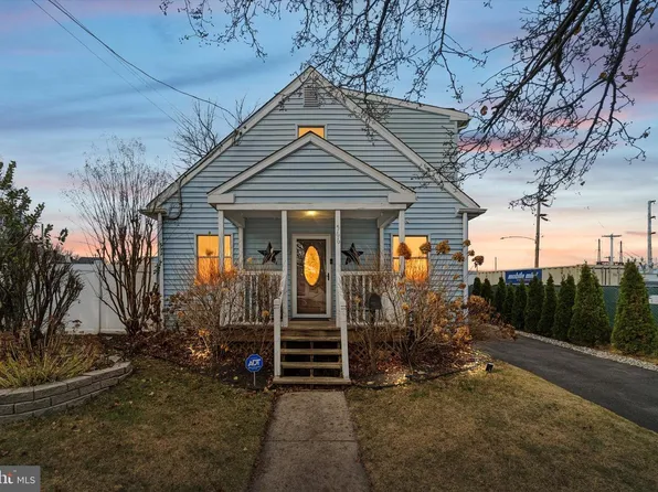 566 Linden St, Bristol, PA 19007