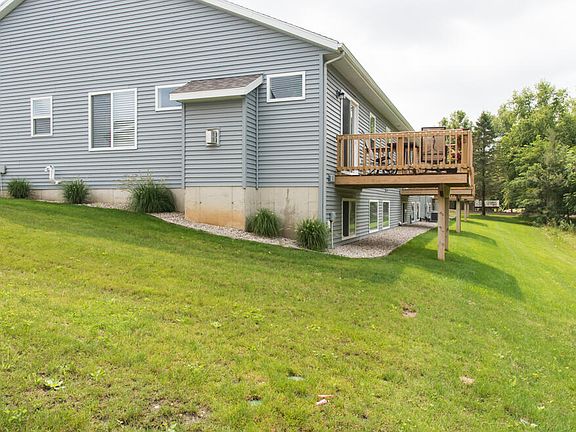 3rd image of 1423 N Village Cir