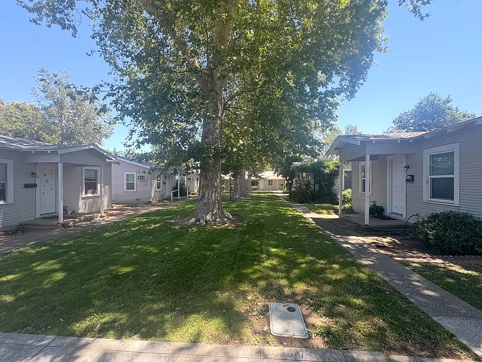 125 College St #1-7