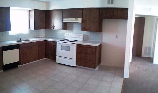2nd image of 414 Field St