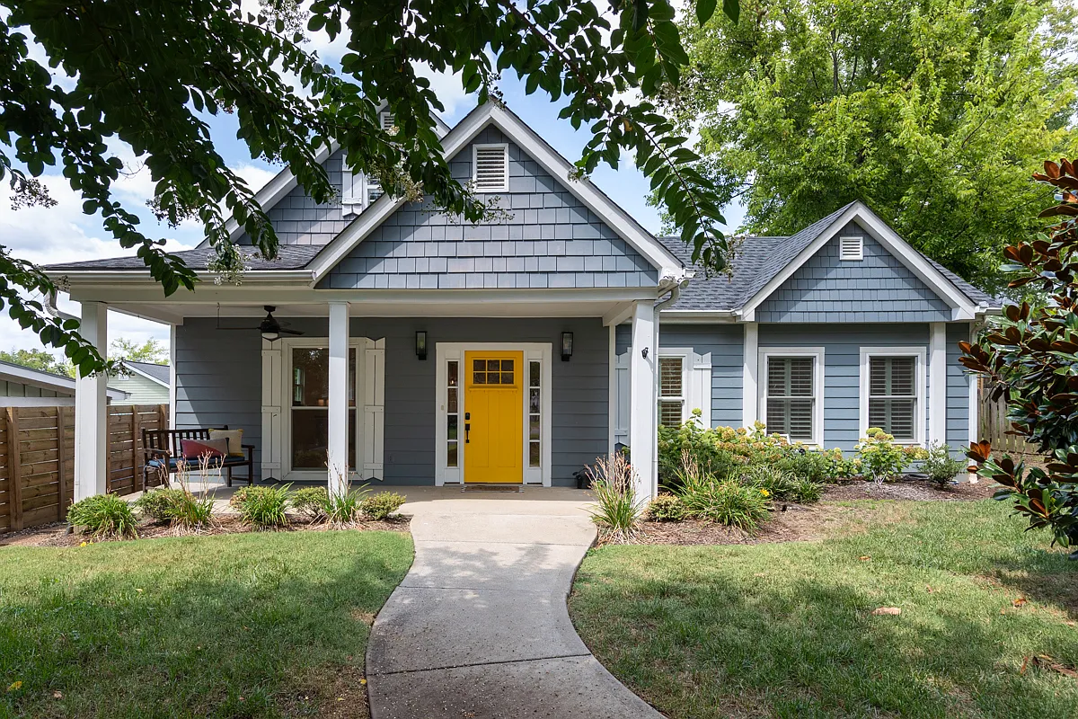 5 bed, 3552 sqft, $6,250 — Photo 1