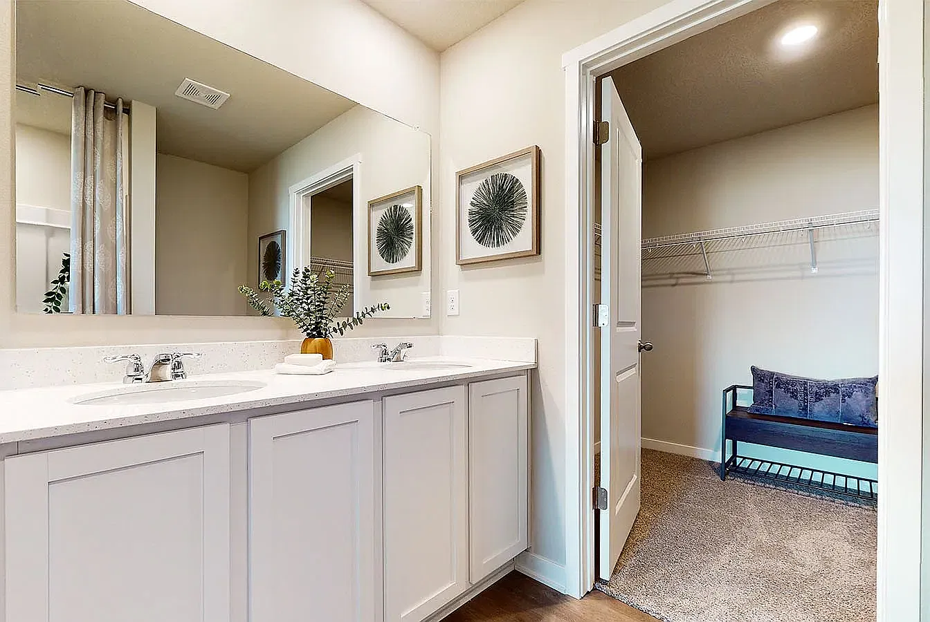 3 bed, 2996 sqft, $2,295 — Photo 3