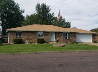 807 E 16th St, Mountain Grove, MO 65711