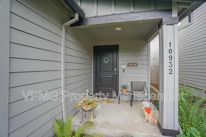 3 bed, 2.0 bath, 1406 sqft, $2,495 — Photo 4