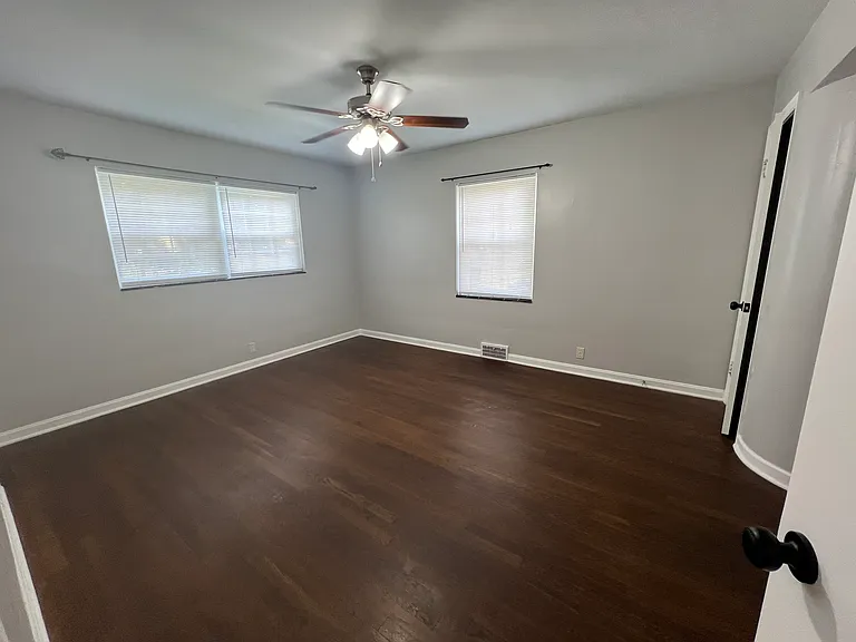 170 N Rose Blvd — Photo 13