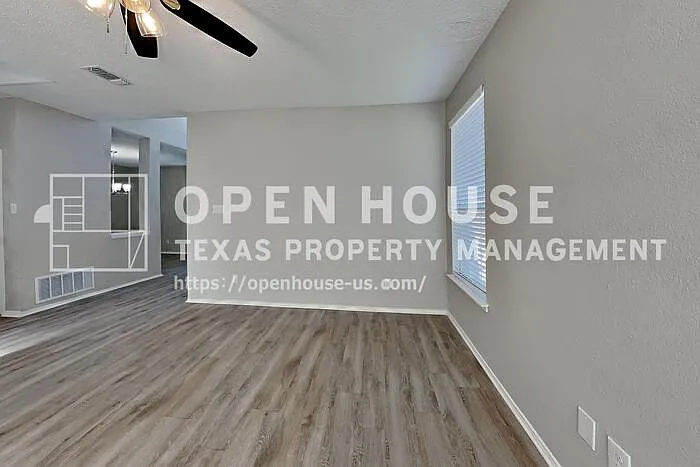 5305 Rio Bravo Dr — Photo 3