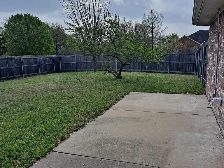 100 Oak Hollow Ln — Photo 11