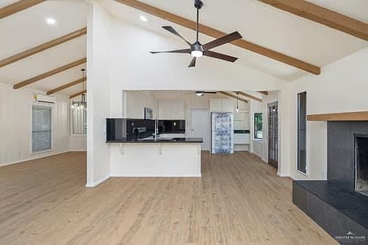 5th image of 520 W Rosemary Ave