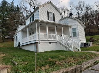 207 W Chestnut St, La Follette, TN 37766