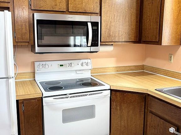 3rd image of 6764 N Jennifer Ln