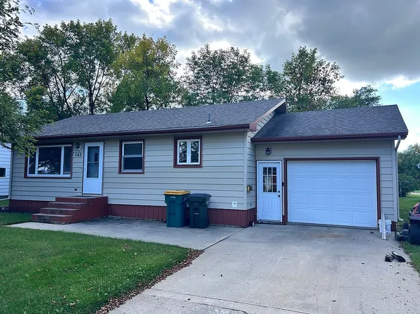 145 N 7th St, Warren, MN 56762