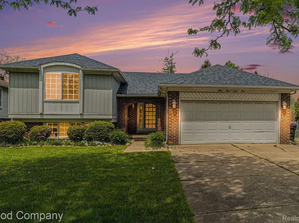 3965 Hearns Dr, Sterling Heights, MI 48310