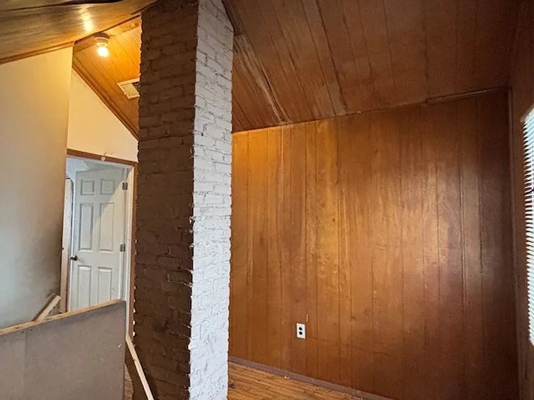 1074 5th St E — Photo 33