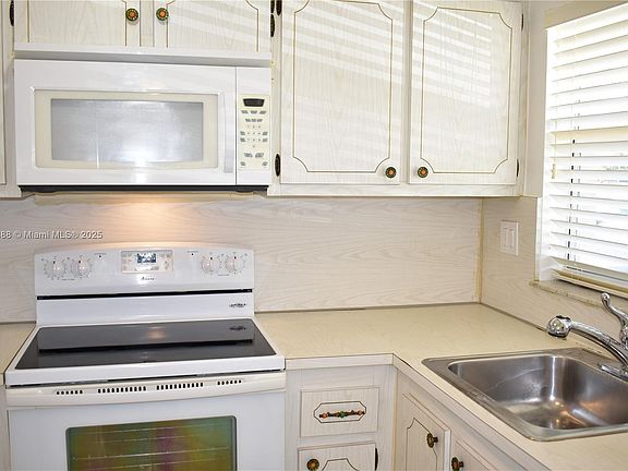 5th image of 9370 Sunrise Lakes Blvd APT 109