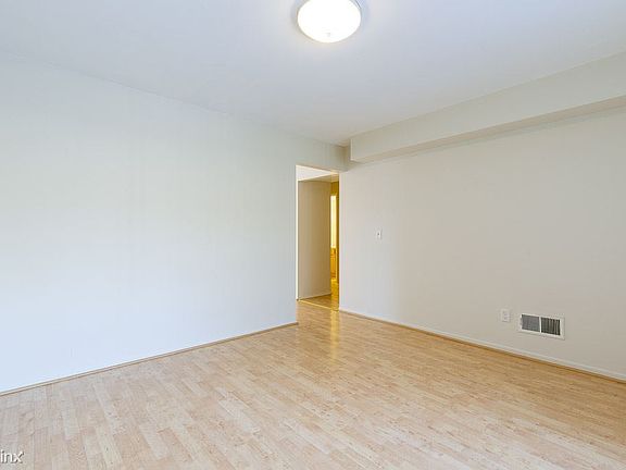 4th image of 29718 Farmbrook Villa Ln #1