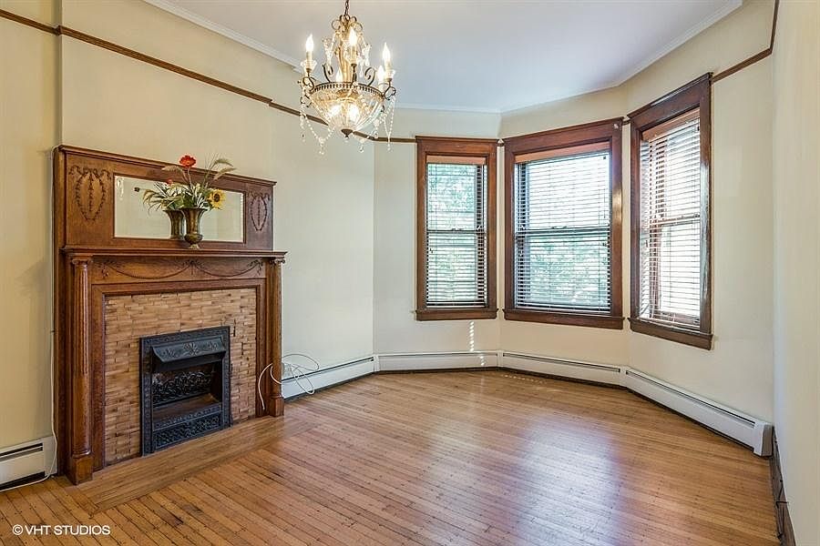 1st image of 850 W Oakdale Ave #2