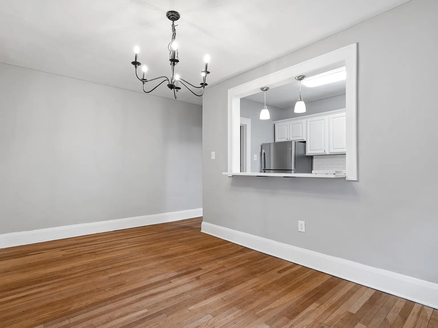 2 bed, 1000 sqft, $1,300 — Photo 4