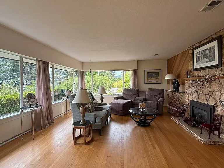 3863 Marine Dr — Photo 3