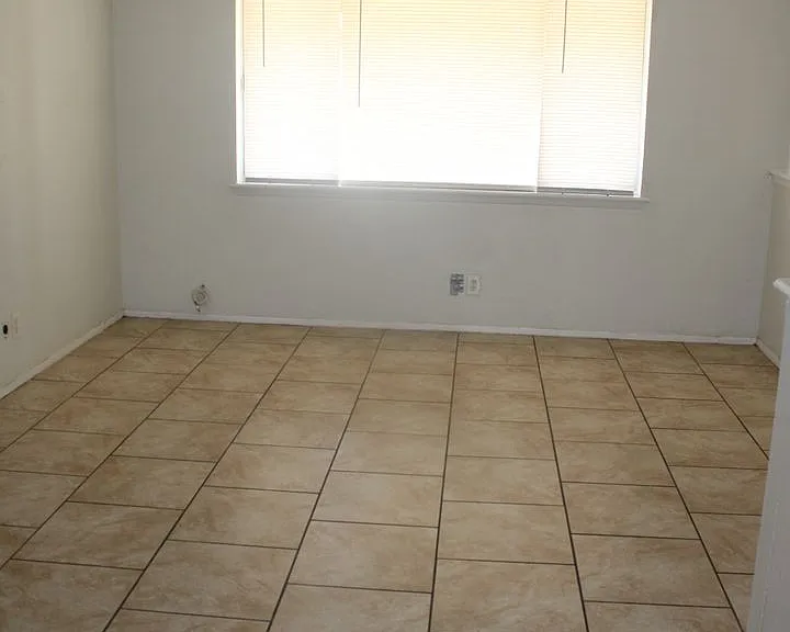 3905 Flory Ave #10 — Photo 6
