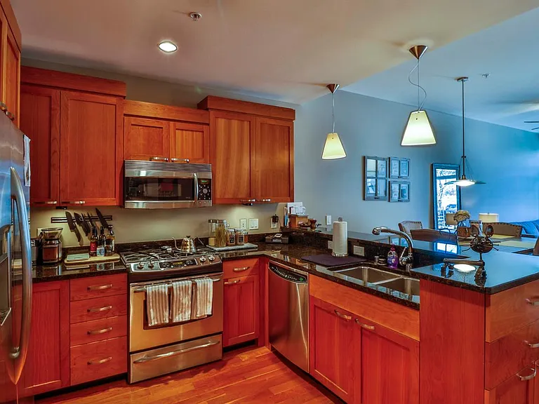 309 W Washington Ave #215 — Photo 2