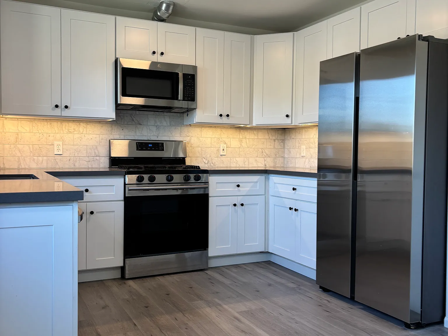 2 bed, 1000 sqft, $3,195 — Photo 3