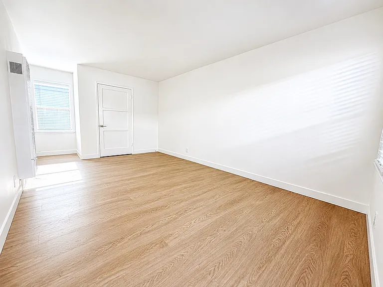 345 E 20th St #3 — Photo 2