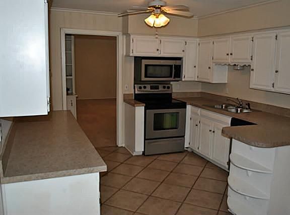 3rd image of 2517 Emerson Ln