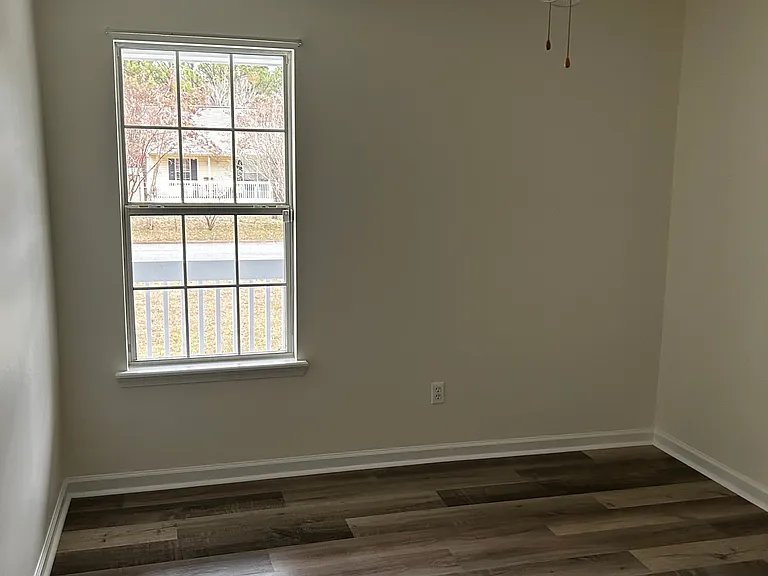 111 Ravenwood Ln — Photo 8