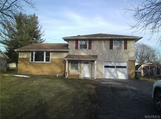 3 Locust Dr, Middleport, NY 14105