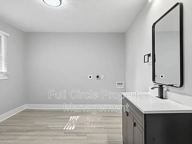 504 Harris St — Photo 11