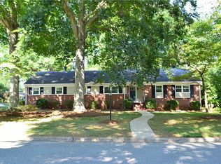 910 Avery Pl, Greensboro, NC 27408