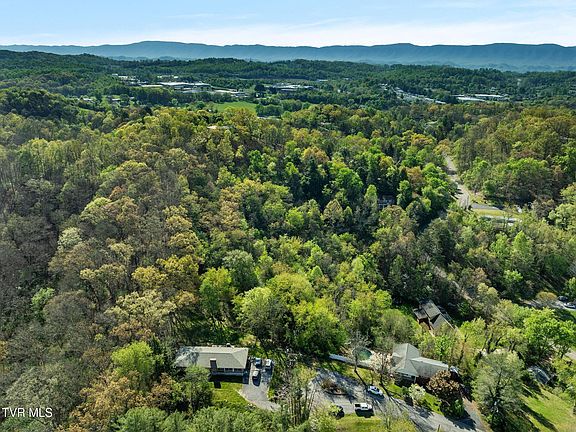 2nd image of Hidden Valley Rd