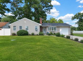 25 Putnam Ave, West Babylon, NY 11704