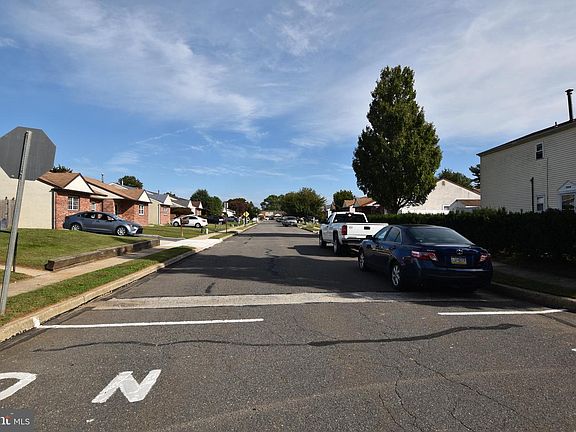 4th image of 512 Corinthian Ave