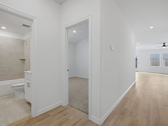 5th image of 2222 Rannoch St