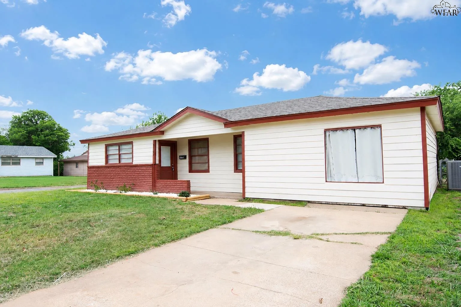 3 bed, 1.5 bath, 1455 sqft, $1,500 — Photo 1